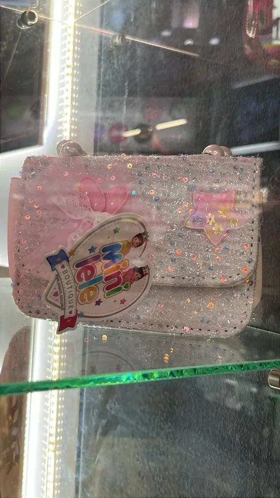 [LELE ' 00208] BOLSO NIÑA, COLOR PALO DE ROSA MANIJA PERLAS BLANCAS